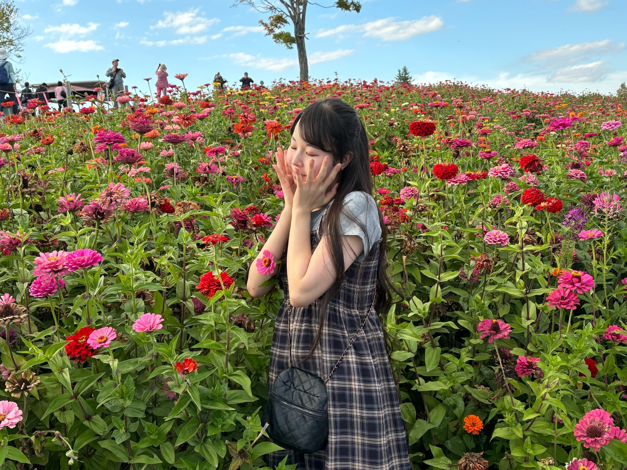 山岸彩花.jpg